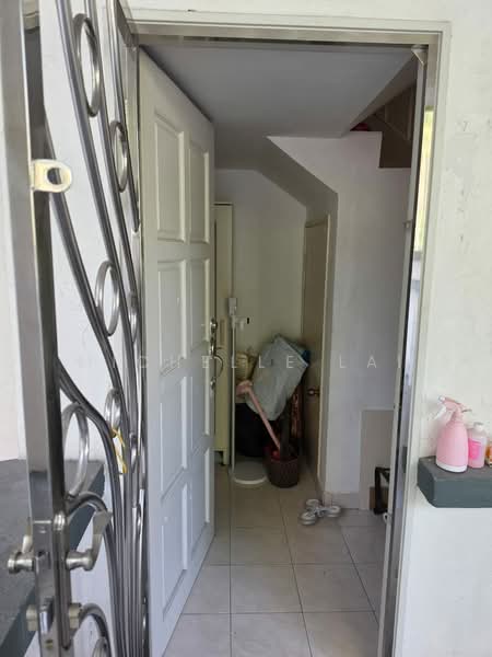 Rumah Bandar untuk Dijual di Batu 9 (Cheras) - Michelle Lai - Entrance - PropertyGuru.com.my