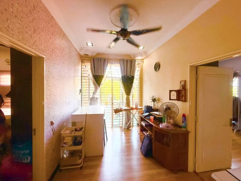 Rumah Teres 2 Tingkat untuk Dijual di Sungai Buloh (Selangor) - Kamsol Mascuri - Living Room - PropertyGuru.com.my