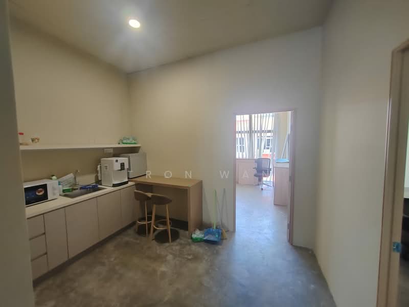 Pejabat untuk Disewa di Puchong (Selangor) - Tron Wan - Kitchen - PropertyGuru.com.my