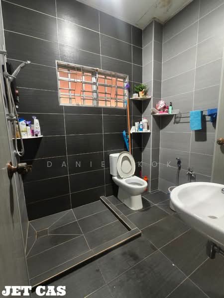 Rumah Berkembar untuk Dijual di Kampung Batu Belah (Klang) - Daniel Kok - Bathroom - PropertyGuru.com.my