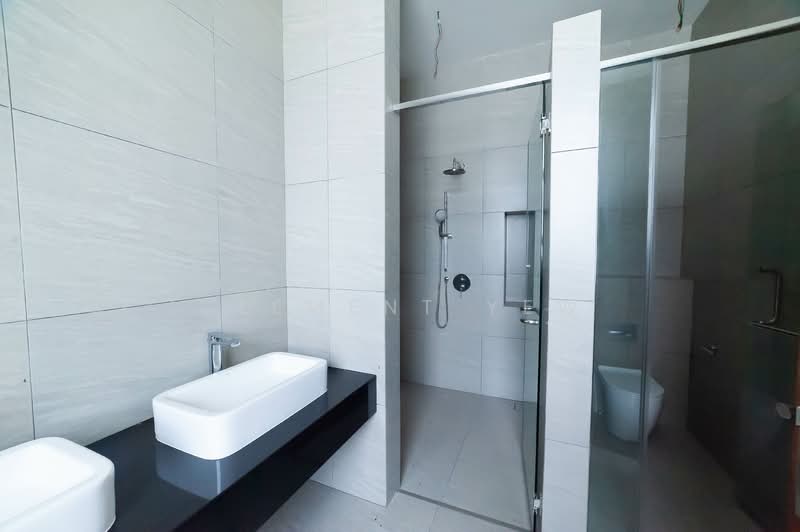 Bungalow for Sale in Setia Alam (Selangor) - Clement Yew - Master Bathroom - PropertyGuru.com.my