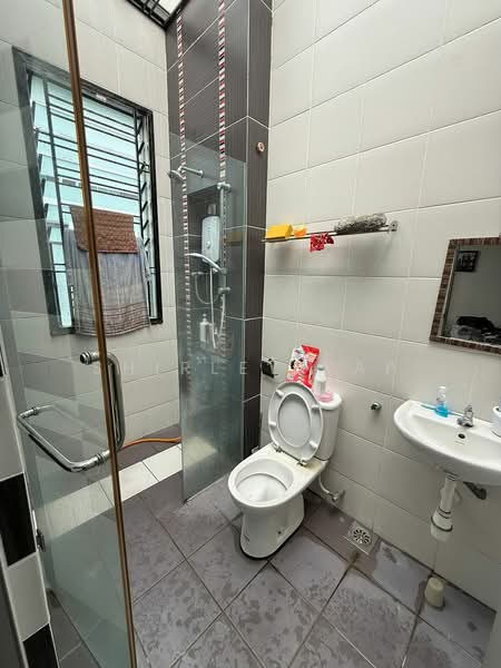 2.5-storey Terraced House for Sale in Taman Sutera Utama (Skudai) - Shirley Yap - Bathroom - PropertyGuru.com.my