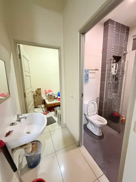 2.5-storey Terraced House for Sale in Taman Sutera Utama (Skudai) - Shirley Yap - Bathroom - PropertyGuru.com.my