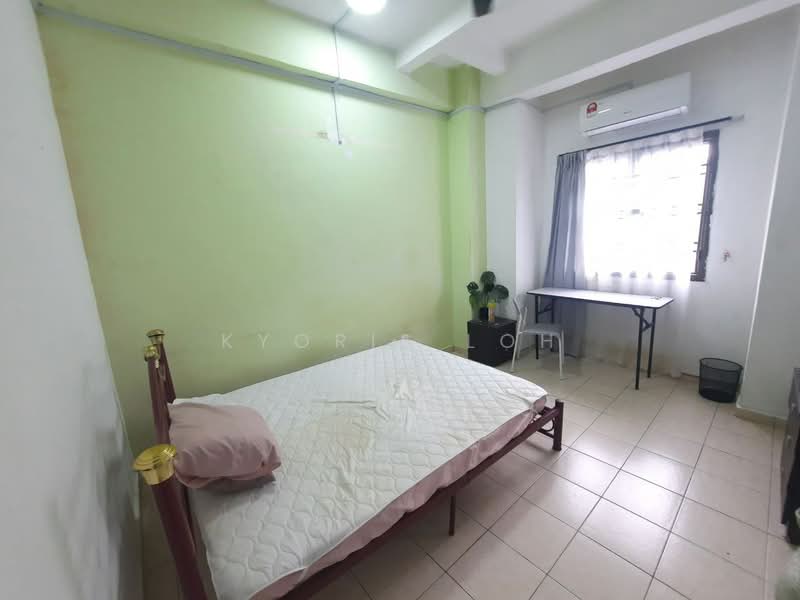 Pangsapuri untuk Dijual di Desa Skudai Apartment - Kyoris Loh - Bedroom - PropertyGuru.com.my