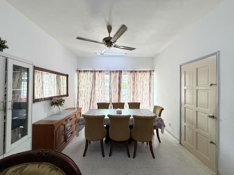 2-storey Terraced House for Sale in Bukit Antarabangsa (Ulu Kelang) - Masnizah Arifin - Dining Room - PropertyGuru.com.my