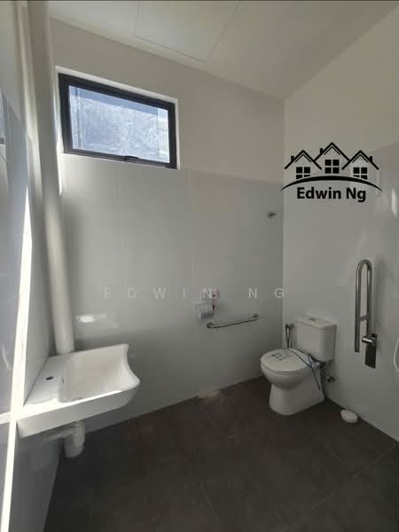 Shop for Sale in Taman Perdana (Simpang Ampat) - Edwin Ng - Bathroom - PropertyGuru.com.my