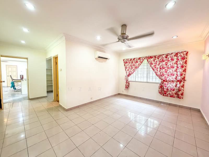 Semi-Detached House for Sale in Seksyen 9 (Shah Alam) - Amzar Faiz - Living Room - PropertyGuru.com.my