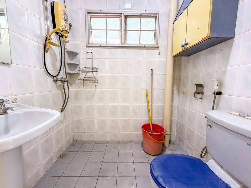 Semi-Detached House for Sale in Seksyen 9 (Shah Alam) - Amzar Faiz - Bathroom - PropertyGuru.com.my