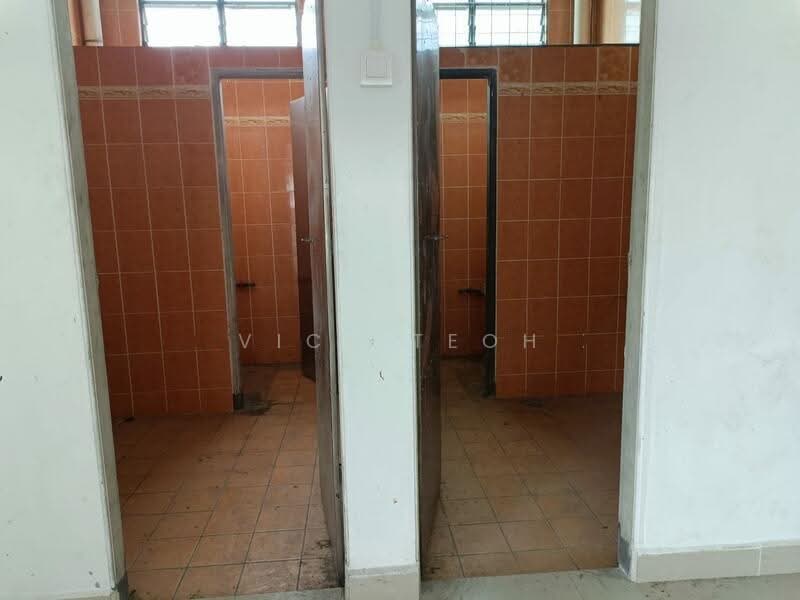 Kilang untuk Dijual di Taman Perindustrian Bukit Minyak (Bukit Minyak) - Vick Teoh - Bathroom - PropertyGuru.com.my