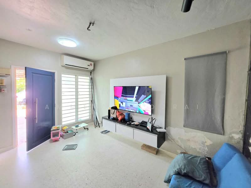 2-storey Terraced House for Sale in Seksyen 17 (Shah Alam) - Ammeer Nadzrai - Living Room - PropertyGuru.com.my