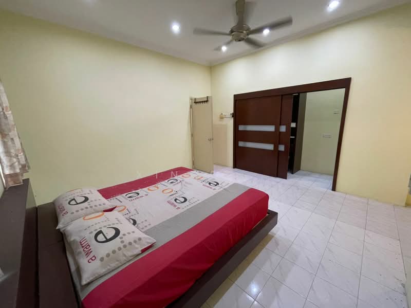 2-storey Terraced House for Rent in Kampung Baru Batu Maung (Batu Maung) - Xinnee . - Bedroom - PropertyGuru.com.my