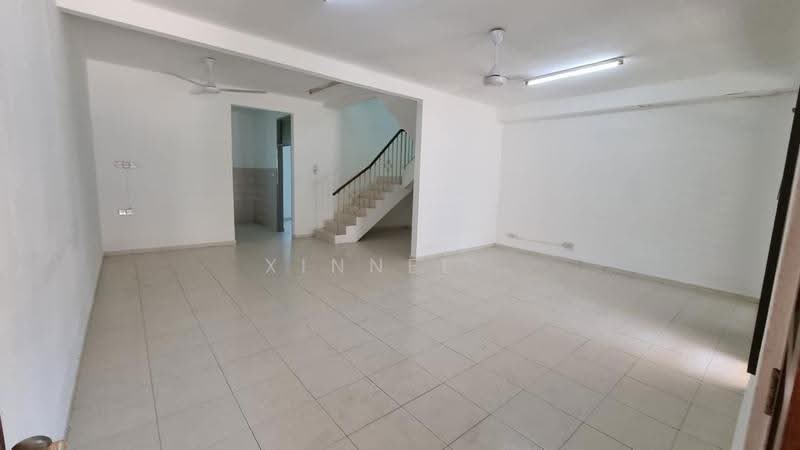 Rumah Teres 2-Tingkat untuk Disewa di Taman Iping (Batu Maung) - Xinnee . - Living Room - PropertyGuru.com.my
