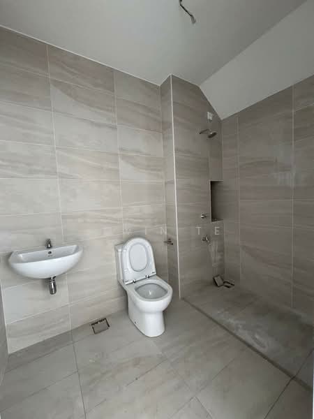 Cluster House for Sale in Taman Ekoflora (Johor Bahru) - Jovin Te - Bathroom - PropertyGuru.com.my