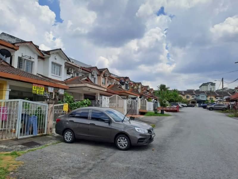 2-storey Terraced House for Sale in Bandar Putra Permai (Seri Kembangan) - Kenny Choo - PropertyGuru.com.my