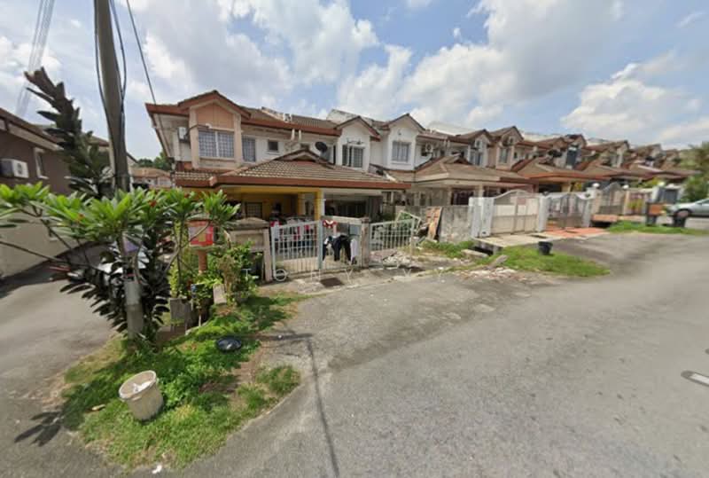 2-storey Terraced House for Sale in Bandar Putra Permai (Seri Kembangan) - Tony YY - Exterior - PropertyGuru.com.my
