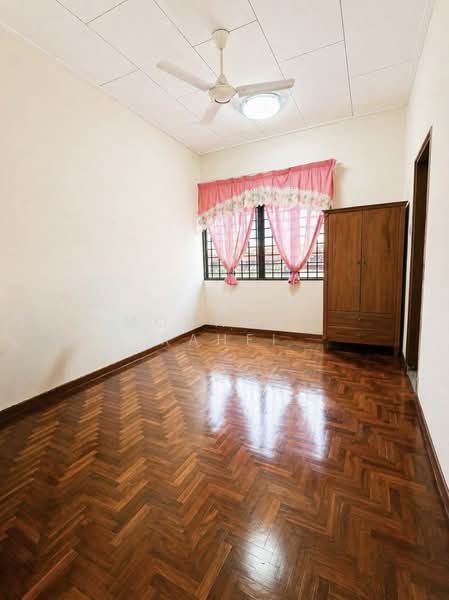 2-storey Terraced House for Sale in Taman Daya (Johor Bahru) - Mohamad Rahfi - Bedroom - PropertyGuru.com.my