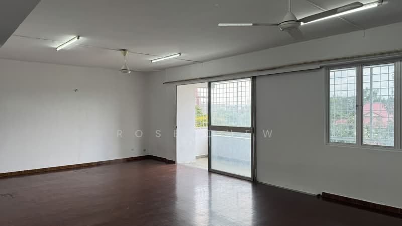 Pangsapuri untuk Dijual di Bangunan Choo Cheng Khay - Rose Chew - Living Room - PropertyGuru.com.my