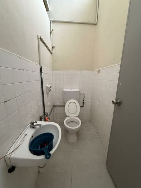 1-storey Terraced House for Sale in Taman Daya (Johor Bahru) - Cheryl Tey - Bathroom - PropertyGuru.com.my