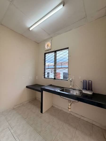 1-storey Terraced House for Sale in Taman Daya (Johor Bahru) - Cheryl Tey - Kitchen - PropertyGuru.com.my