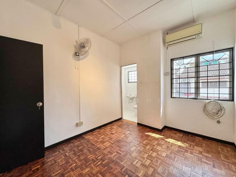Rumah Teres 2 Tingkat untuk Dijual di Taman Serdang Jaya (Seri Kembangan) - Azli Ibrahim - Interior - PropertyGuru.com.my