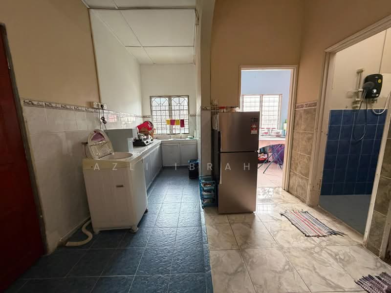 1-storey Terraced House for Sale in Taman Maju Satu (Kajang) - Azli Ibrahim - Kitchen - PropertyGuru.com.my