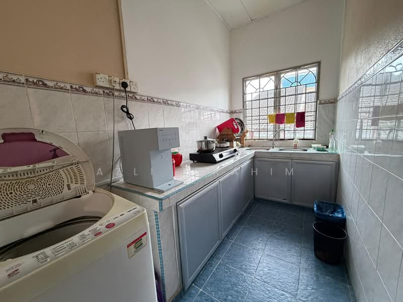 1-storey Terraced House for Sale in Taman Maju Satu (Kajang) - Azli Ibrahim - Kitchen - PropertyGuru.com.my