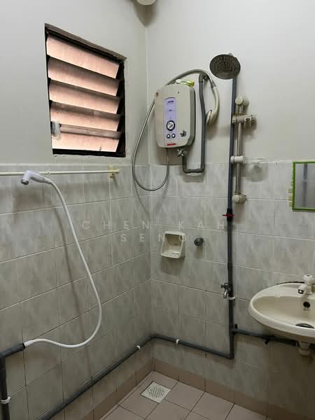 Condominium for Sale at Bayu Tasik 1 - Chen Kah Seng - Bathroom - PropertyGuru.com.my