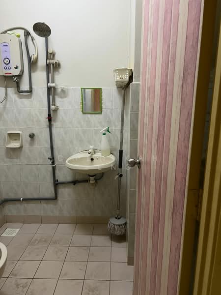 Condominium for Sale at Bayu Tasik 1 - Chen Kah Seng - Bathroom - PropertyGuru.com.my