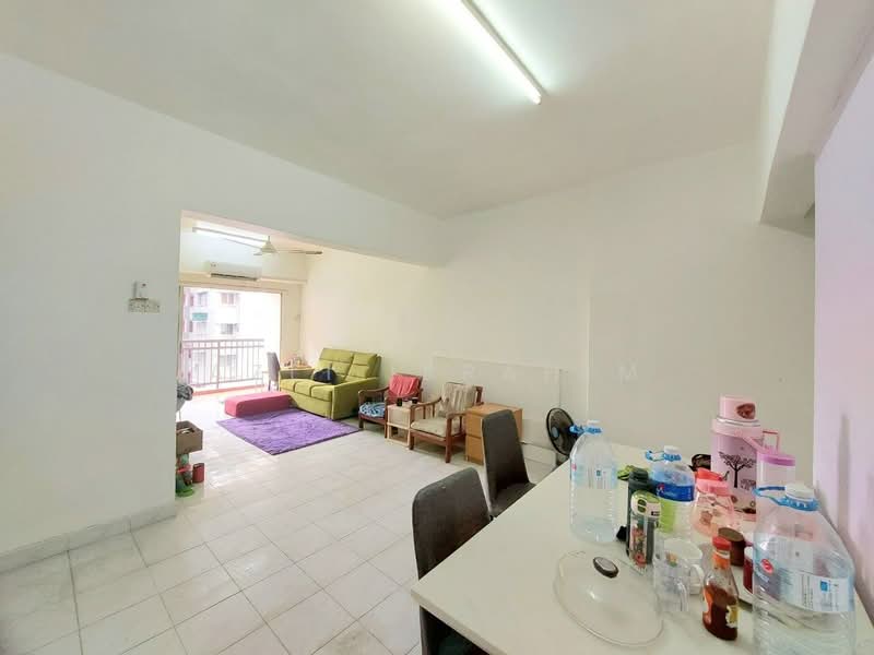Kondominium untuk Dijual di South City (Perdana Selatan) Block C - Azli Ibrahim - Living Room - PropertyGuru.com.my