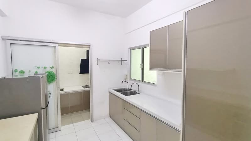 Kondominium untuk Dijual di One World 2 (1-Sky) - Cris Ng - Kitchen - PropertyGuru.com.my