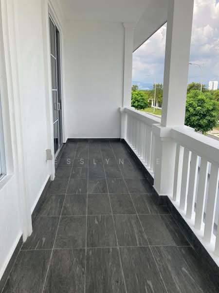 Rumah Berkembar untuk Dijual di Eco Majestic (Semenyih) - Jesslyn Lee - Balcony - PropertyGuru.com.my