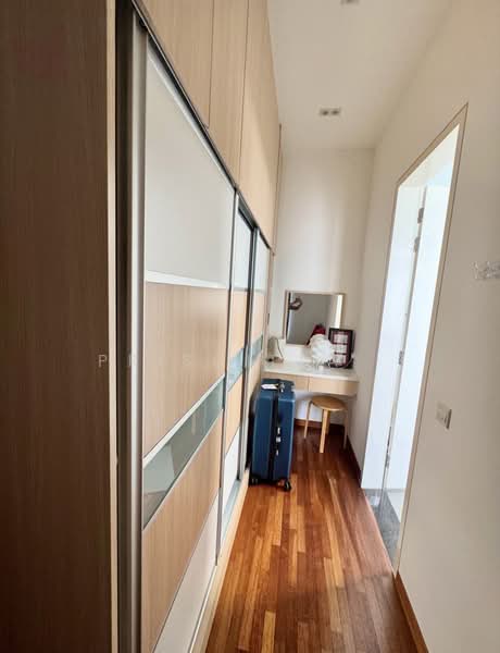 Bungalow for Sale in Kuala Selangor (Selangor) - Priscilla . - Masterbedroom closet - PropertyGuru.com.my