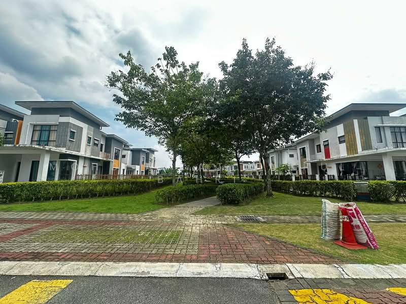 Semi-Detached House for Sale in Shah Alam (Selangor) - Mohd Aizat Saiful Bahri - Exterior - PropertyGuru.com.my