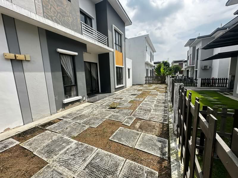 Semi-Detached House for Sale in Shah Alam (Selangor) - Mohd Aizat Saiful Bahri - Exterior - PropertyGuru.com.my