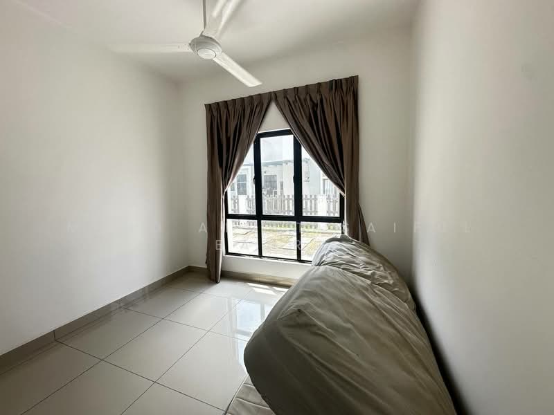Semi-Detached House for Sale in Shah Alam (Selangor) - Mohd Aizat Saiful Bahri - Bedroom - PropertyGuru.com.my