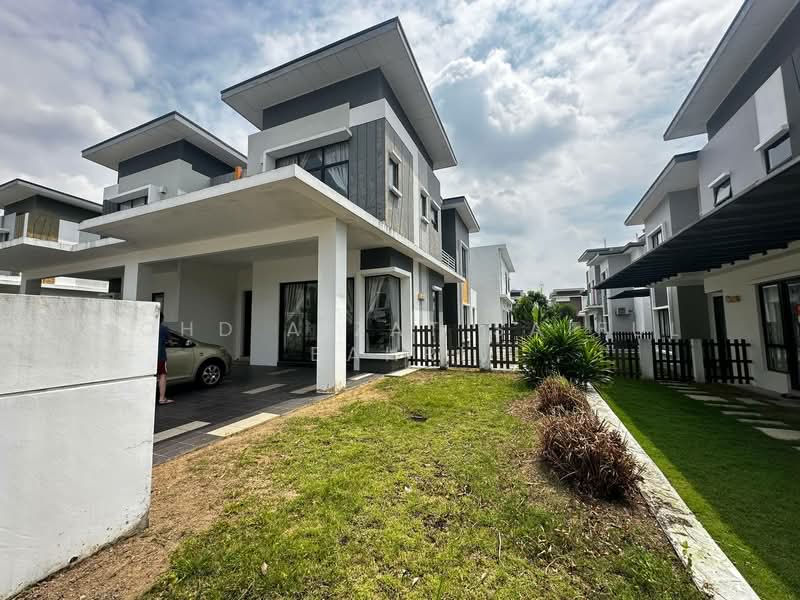 Semi-Detached House for Sale in Shah Alam (Selangor) - Mohd Aizat Saiful Bahri - Exterior - PropertyGuru.com.my