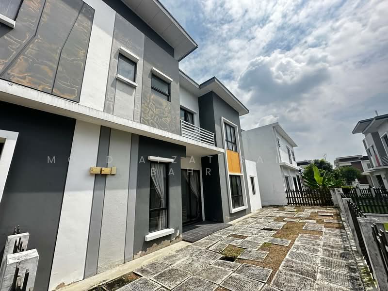 Semi-Detached House for Sale in Shah Alam (Selangor) - Mohd Aizat Saiful Bahri - Exterior - PropertyGuru.com.my