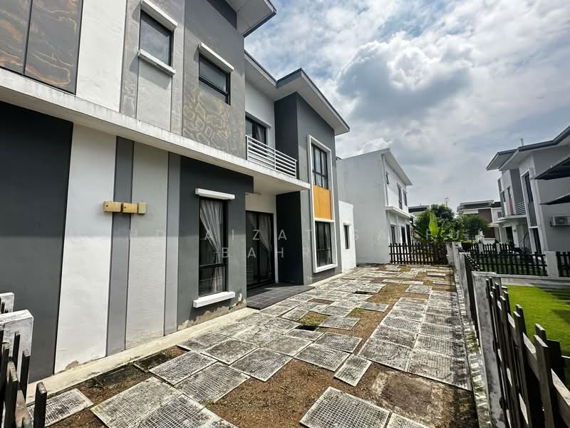 Semi-Detached House for Sale in Shah Alam (Selangor) - Mohd Aizat Saiful Bahri - Exterior - PropertyGuru.com.my