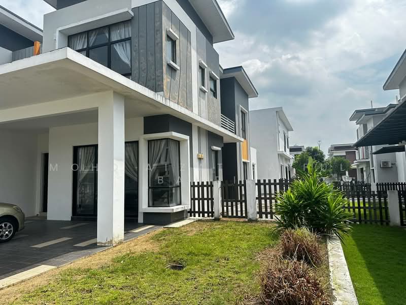 Semi-Detached House for Sale in Shah Alam (Selangor) - Mohd Aizat Saiful Bahri - Exterior - PropertyGuru.com.my