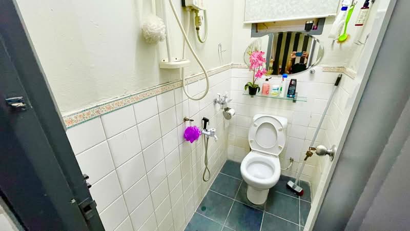 Rumah Teres 2 Tingkat untuk Dijual di Seksyen 17 (Petaling Jaya) - Alex Tong - Bathroom - PropertyGuru.com.my