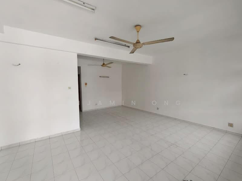 Rumah Teres 2 Tingkat untuk Dijual di Taman Tampoi Utama (Johor Bahru) - Benjamin Ong - Living Room - PropertyGuru.com.my