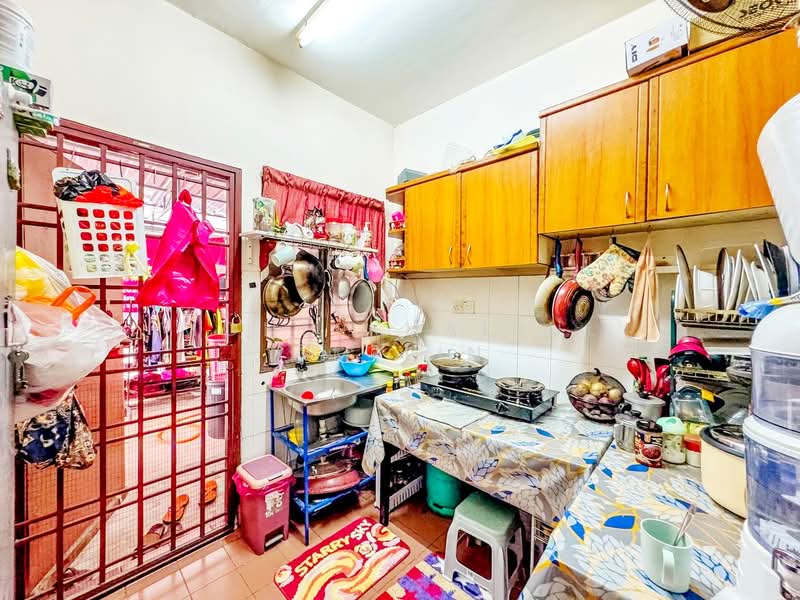 2-storey Terraced House for Sale in Bandar Tasik Kesuma (Beranang) - Mohd Khairul Amilin - Kitchen - PropertyGuru.com.my