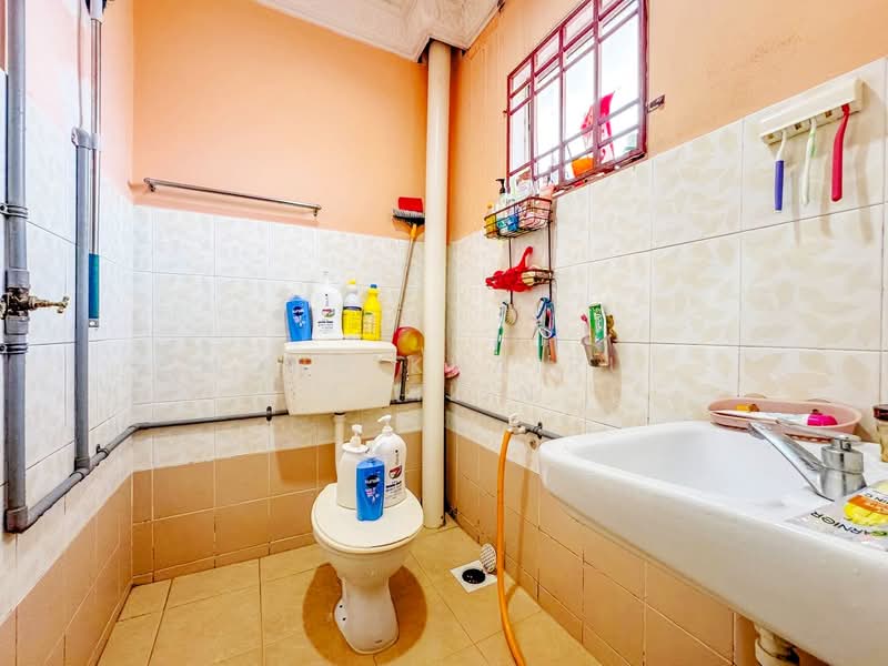2-storey Terraced House for Sale in Bandar Tasik Kesuma (Beranang) - Mohd Khairul Amilin - Bathroom - PropertyGuru.com.my