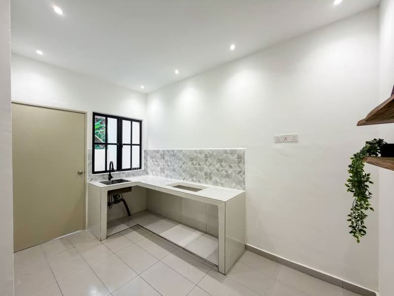 2-storey Terraced House for Sale in Taman Jasmin (Kajang) - Ilman Nahri - Kitchen - PropertyGuru.com.my