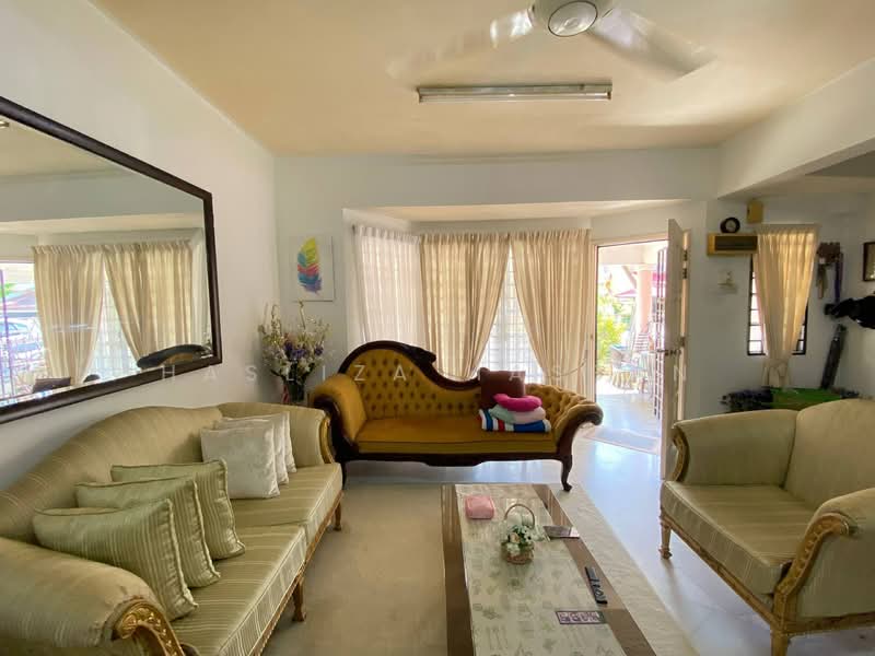 2-storey Terraced House for Sale in Kajang (Selangor) - Hasliza Hassan - Living Room - PropertyGuru.com.my