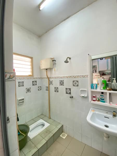 2-storey Terraced House for Sale in Kajang (Selangor) - Hasliza Hassan - Bathroom - PropertyGuru.com.my