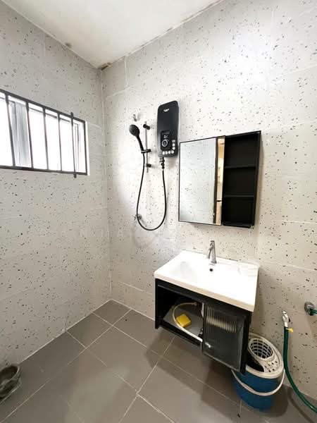 Rumah Teres 2-Tingkat untuk Dijual di Taman Pelangi Semenyih 2 (Semenyih) - Danial Zharif - Bathroom - PropertyGuru.com.my