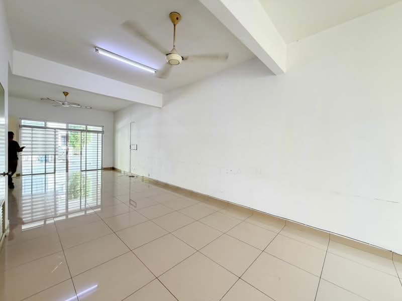 2-storey Terraced House for Sale in Rawang (Selangor) - Dave Tan - Living Room - PropertyGuru.com.my