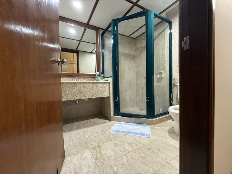 Kondominium untuk Dijual di The Regency Condominium - Lim Eunice - Bathroom - PropertyGuru.com.my