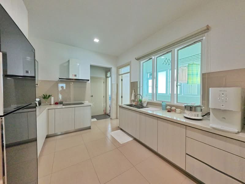 Kondominium untuk Dijual di Surian Residences - KH LEE - Kitchen - PropertyGuru.com.my